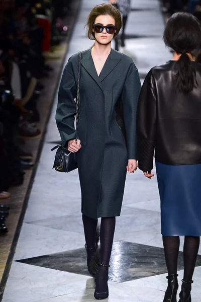 Look 19
